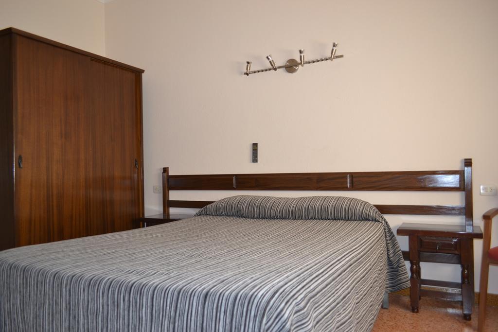 Hostal L'Esplai Viladamat Oda fotoğraf
